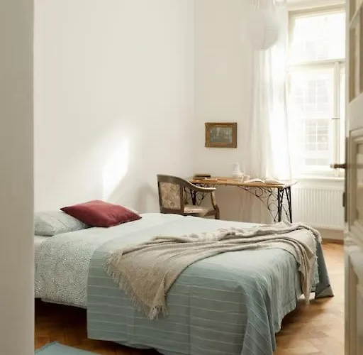 Artisan & Old-timey 2 Bedrooms