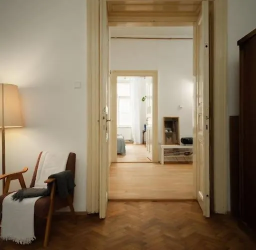 Artisan & Old-timey 2 Bedrooms 아파트 프라하