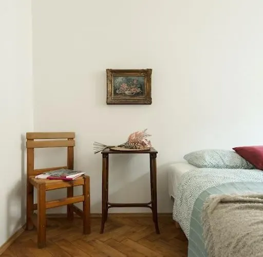 Artisan & Old-timey 2 Bedrooms *