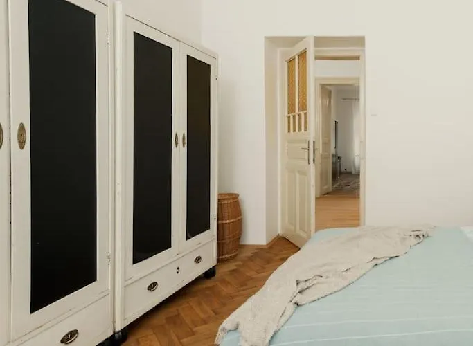 아파트 Artisan & Old-timey 2 Bedrooms