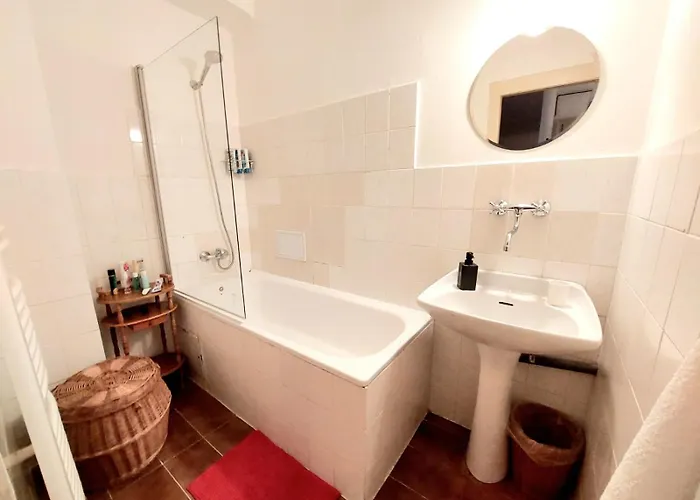 Artisan & Old-timey 2 Bedrooms 아파트