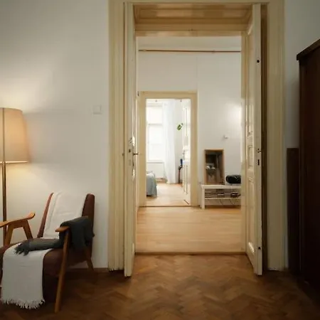Artisan & Old-timey 2 Bedrooms Apartment Prague