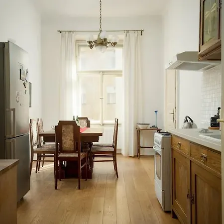 Artisan & Old-timey 2 Bedrooms Apartment *