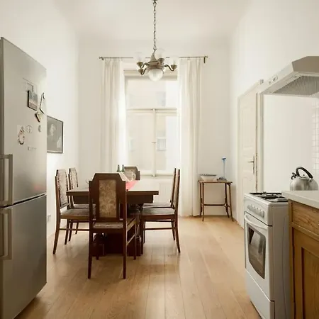 Artisan & Old-timey 2 Bedrooms Apartment Prague