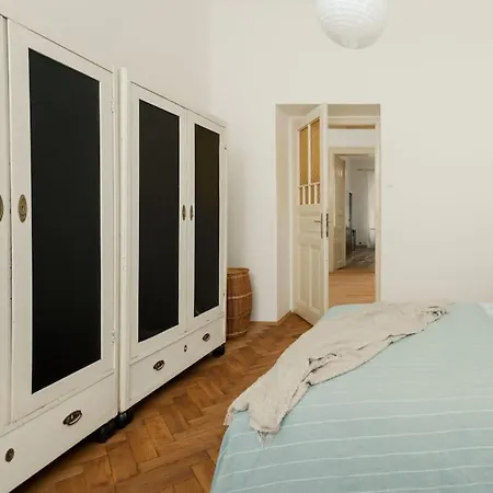 Apartment Artisan & Old-timey 2 Bedrooms