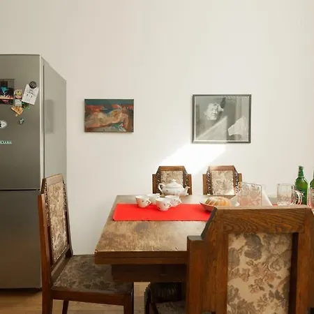 Artisan & Old-timey 2 Bedrooms Apartament *