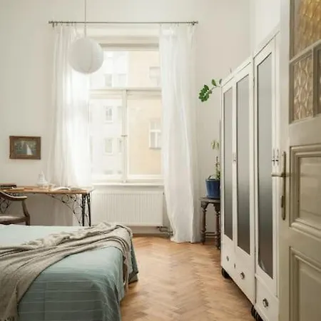 Artisan & Old-timey 2 Bedrooms Apartament