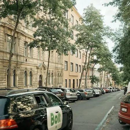 Artisan & Old-timey 2 Bedrooms Apartament