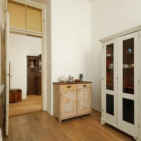 Artisan & Old-timey 2 Bedrooms Apartmán *