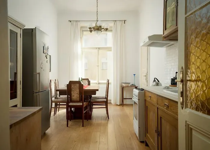 Artisan & Old-timey 2 Bedrooms شقة *